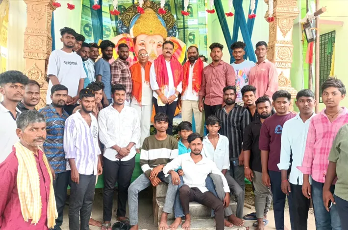 విఘ్నేశ్వరుని పూజాలో పాల్గొన్న గుజ్జ యుగంధర్ రావు