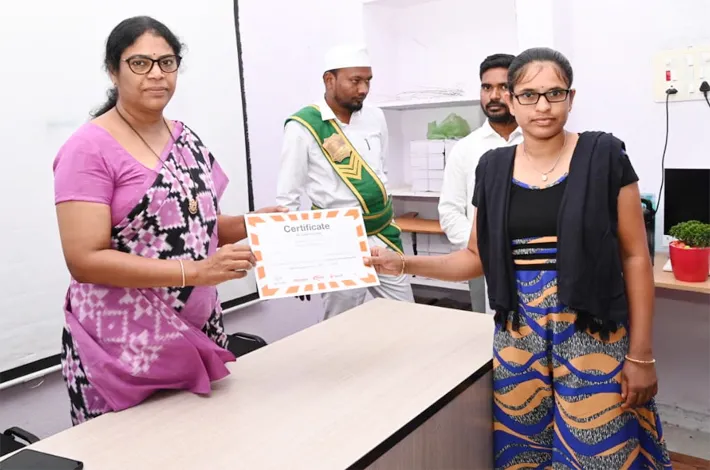 ఉచిత శిక్షణను సద్వినియోగం చేసుకొని ఉద్యోగాలు సాధించాలి