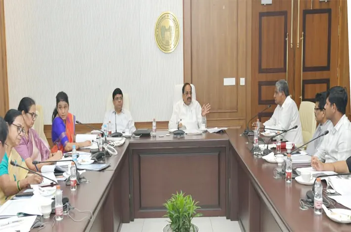 మంత్రి తుమ్మల, ఆయిల్ ఫెడ్ అధికారులు కీలక సమావేశం