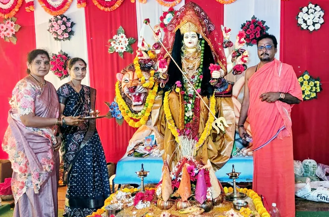 గ్రామ ప్రజలందరూ సుఖసంతోషాలతో ఉండాలి