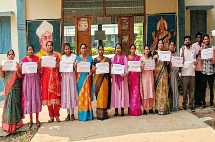 సమస్యల పరిష్కారం కోసం ఉపాధ్యాయుల నిరసన
