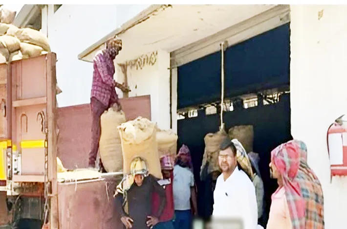 చెప్తాం.. మేము పాటించం!