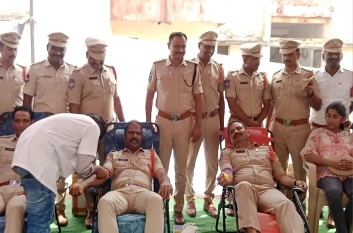 తలసేమియా చిన్నారుల కోసం పోలీసుల రక్తదాన శిబిరం