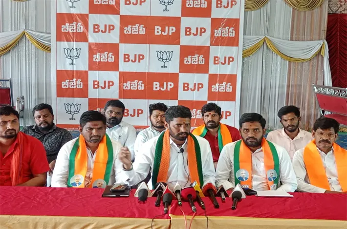 ఉనికి కోసం బీఆర్‌ఎస్‌ రాజకీయ డ్రామాలు