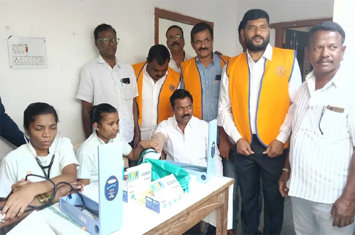 పెదకాపర్తిలో లైన్స్ క్లబ్ ఆధ్వర్యంలో ఉచిత వైద్య శిబిరం