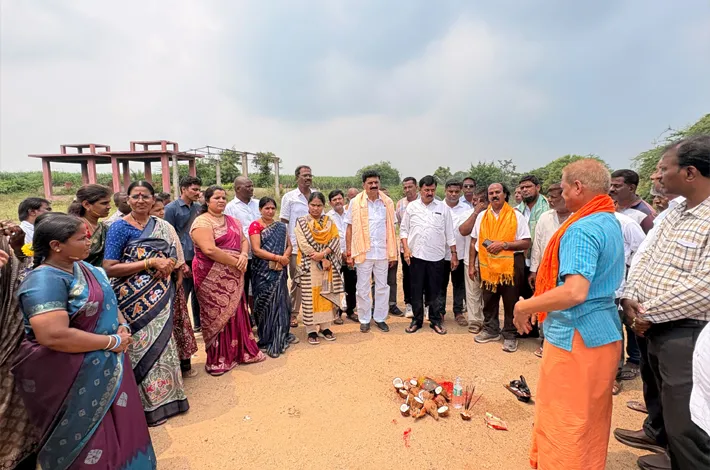అభివృద్ధి పనులను ప్రారంభించిన ఎమ్మెల్యే