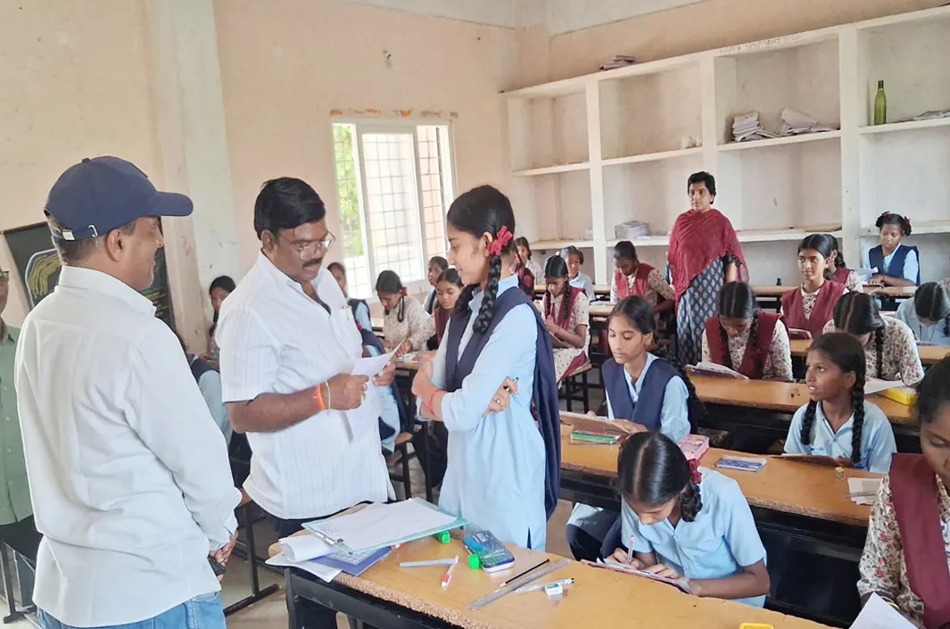 విద్యా ప్రమాణాలను మెరుగుపరుచాలి 