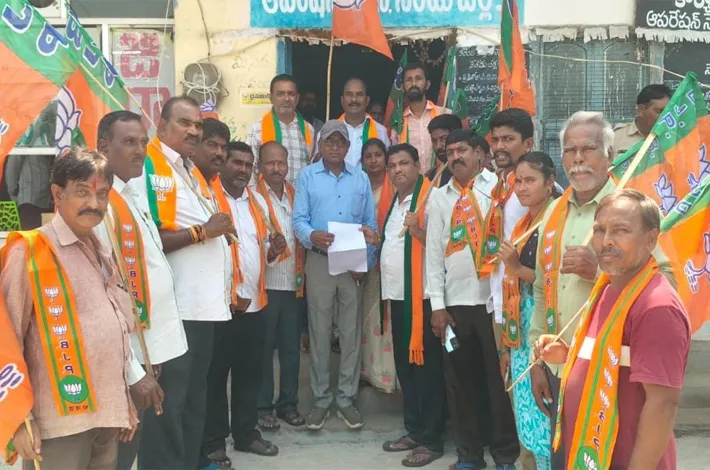 విద్యుత్ సమస్యలపై బీజేపీ ధర్నా