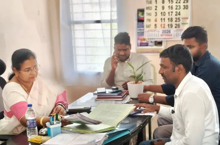 మోతె మండల పరిషత్ కార్యాలయంలో జెడ్పీ సీఈఓ ఆకస్మిక తనిఖీ