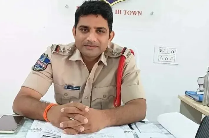 వ్యభిచార గృహంపై పోలీసుల దాడి