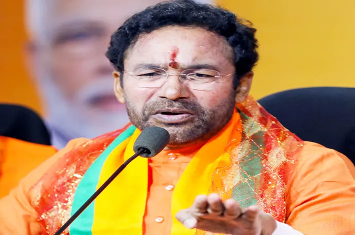 ఫీజు అడిగితే క్రిమినల్సా?