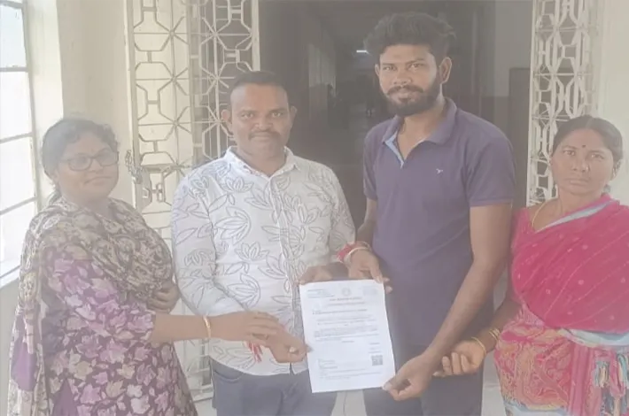 బాధిత కుటుంబానికి అండగా నిలిచిన ఎమ్మెల్యే