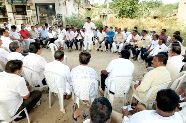 రైల్వే వంతెన నిర్మాణ పనుల అలసత్వం 