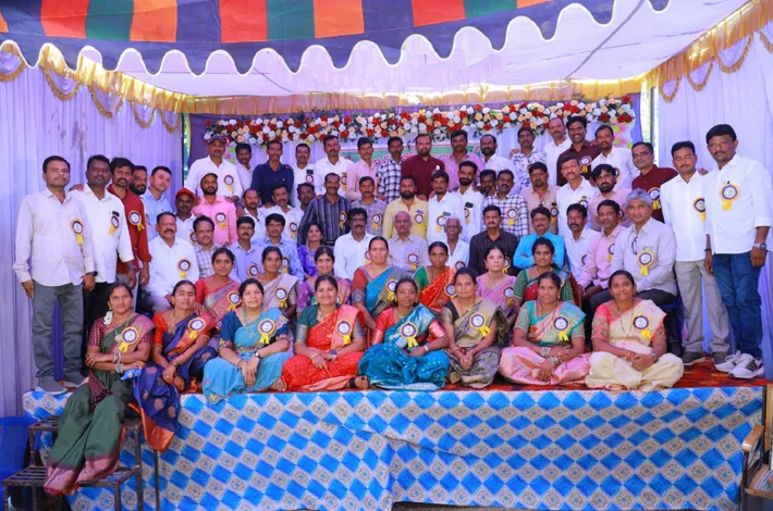 25ఏళ్ల తర్వాత.. కలుసుకున్న చిన్ననాటి స్నేహితులు