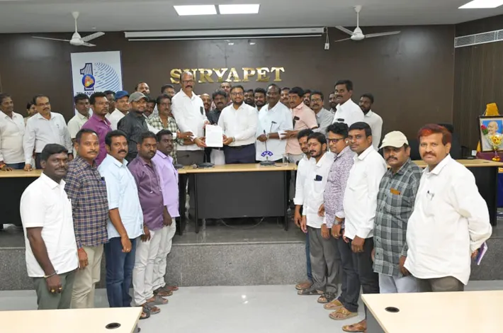 జర్నలిస్టుల సమస్యలు పరిష్కరించాలి