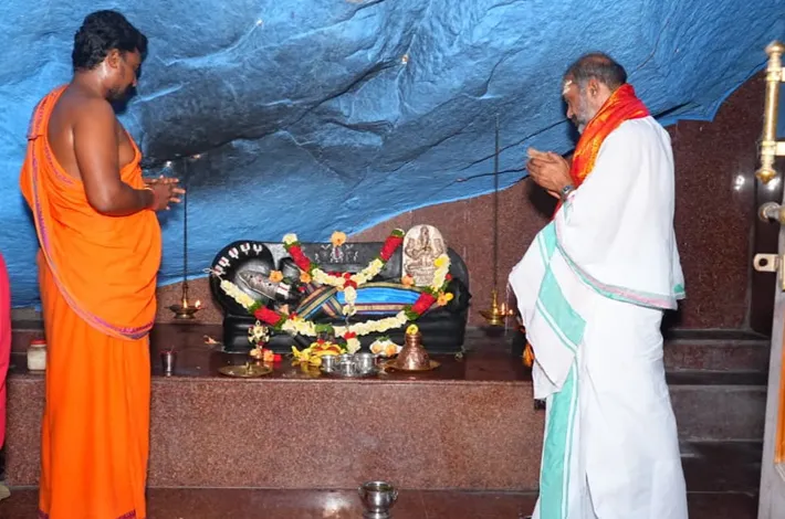 గోవిందరాజుల స్వామివారిని దర్శించుకున్న ప్రభుత్వ విప్
