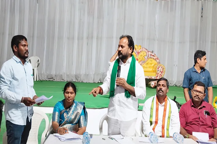 అధికారులు, ప్రజాప్రతినిధుల సమన్వయంతోనే గ్రామాభివృద్ధి 