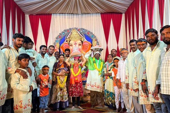 వెలంపటలో బాలగణేష్ యూత్ వినయకుడి  లడ్డు