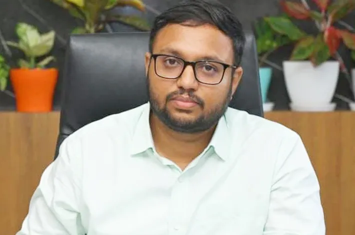 ఆర్ అండ్‌ బి శాఖలో చేతివాటం ప్రదర్శించిన ఉద్యోగిపై సస్పెన్షన్‌ వేటు 