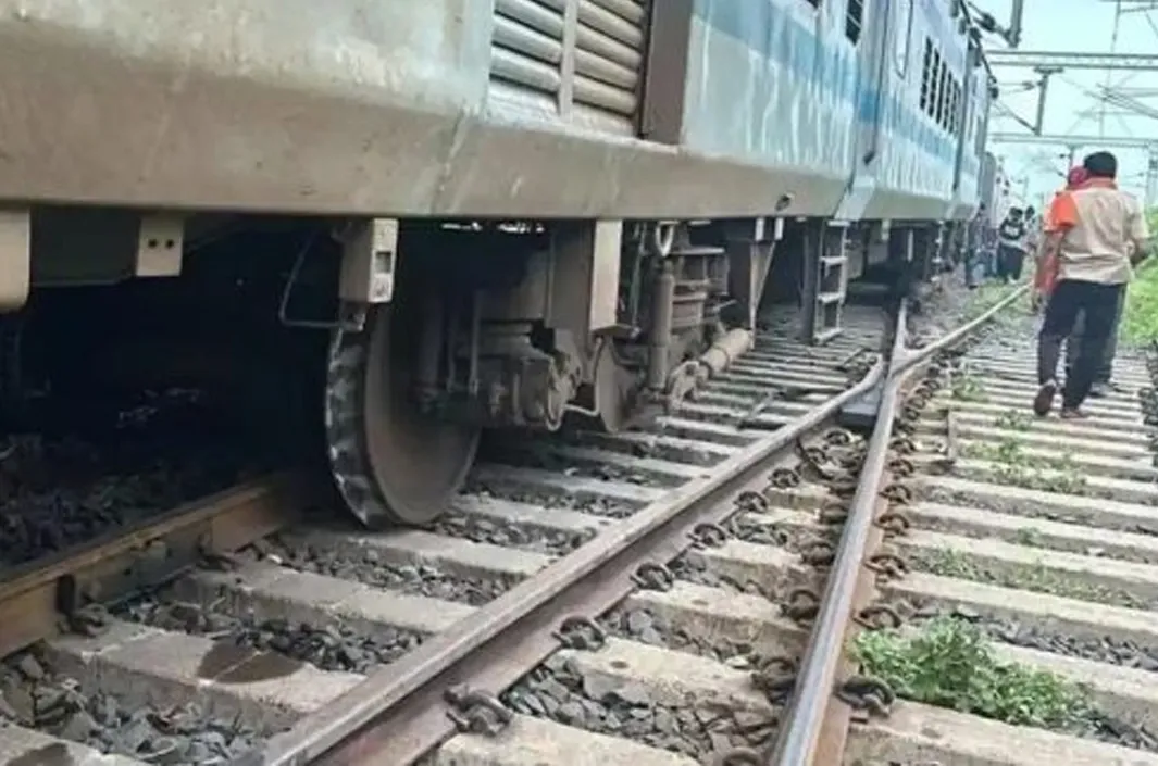 బాసరలో రైలు ఢీకొని వ్యక్తి మృతి