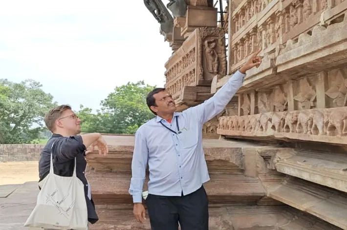 కాకతీయుల శిల్పకళ అద్భుతం..