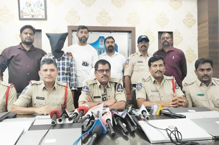19 ల్యాప్‌టాప్‌లు స్వాధీనం