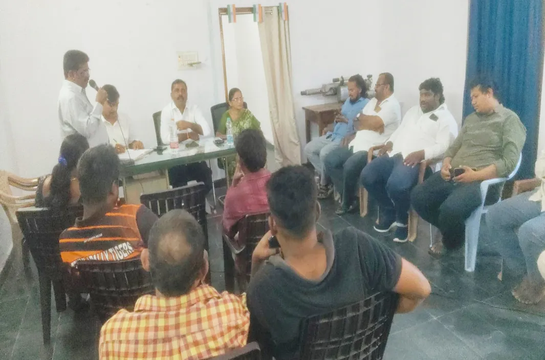 కటారుసుము వేలం.. రూ.లక్ష పలికిన పాట!