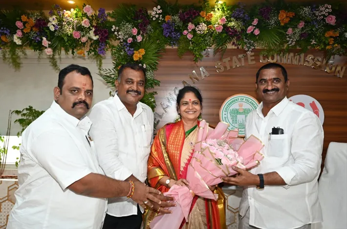 మహిళా కమిషన్‌ చైర్‌పర్సన్‌ నేరెళ్ల శారదకు సన్మానం