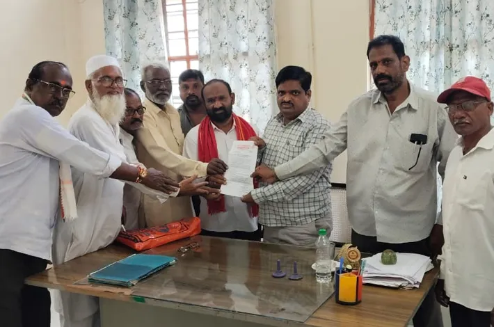 అదనపు బస్సులు నడపాలని సీపీఐ విజ్ఞప్తి