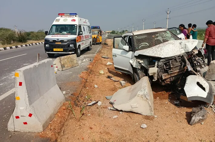 దైవదర్శనానికి వెళ్తుండగా రోడ్డు ప్రమాదం