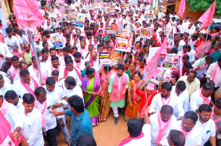హామీలు అమలయ్యే వరకు పోరాటం