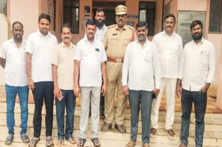 ముందస్తు అరెస్టులపై బీఆర్‌ఎస్‌ నేతల నిరసన