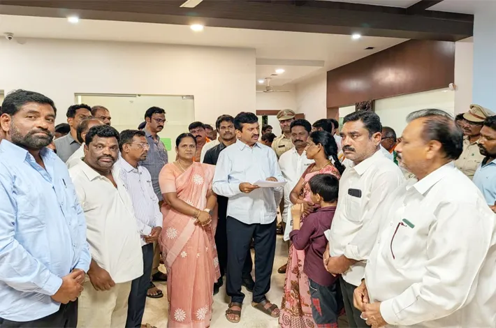 ఇల్లెందు అభివృద్ధికి రూ.30 కోట్లు మంజూరు చేయాలి