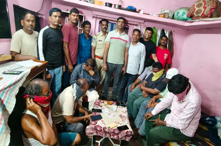 పేకాట స్థావరంపై టాస్క్‌ఫోర్స్ పోలీసుల దాడి