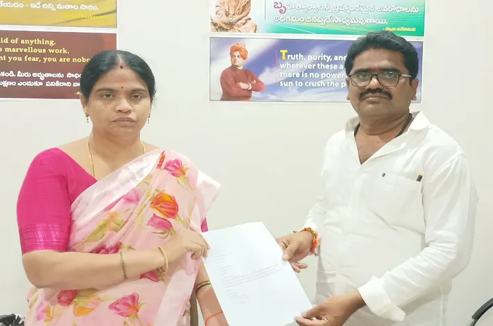 అసంపూర్తి పాఠశాల భవన నిర్మాణం పూర్తి చేయండి
