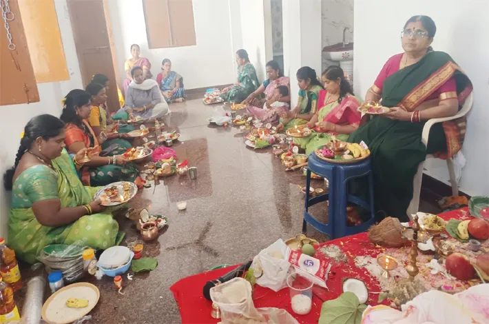 వినాయకునికి కుంకుమార్చనలు 