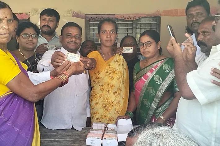స్మార్ట్ రేషన్ కార్డులను ప్రజలు సద్వినియోగం చేసుకోవాలి