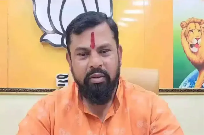 డబ్బుల లొల్లితోనే కొండా సురేఖ బర్తరఫ్