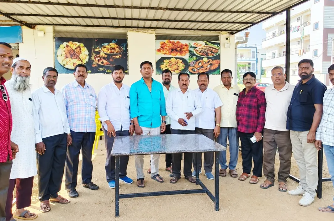 రేషన్ డీలర్లకు ఇచ్చిన హామీలు నెరవేర్చాలి