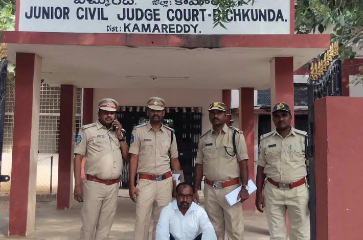 అటవీ భూమిలో అక్రమంగా చెట్ల నరికివేత