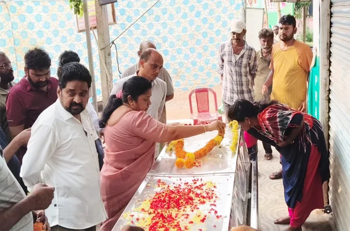ఉష మృతికి ఎమ్మెల్యే మట్టా రాగమయి నివాళి