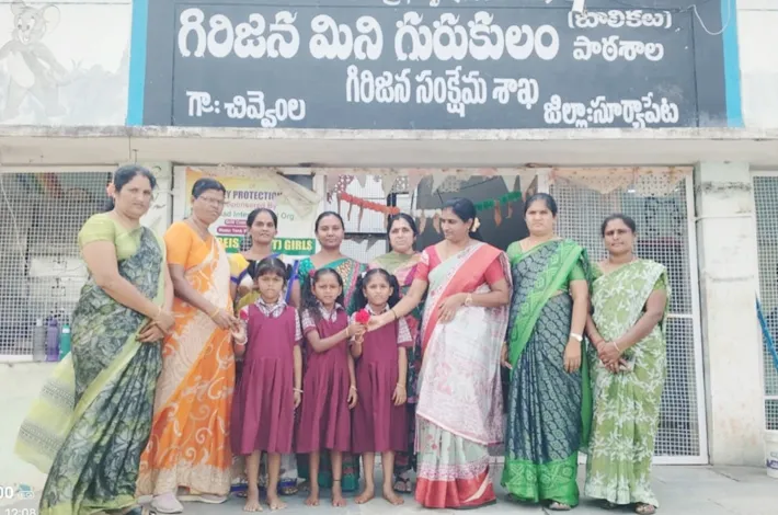 గిరిజన మినీ గురుకులాల్లో ప్రవేశాలకు దరఖాస్తుల ఆహ్వానం