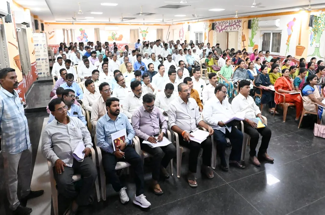 విద్యా ప్రమాణాల పెంపునకు ప్రత్యేక చర్యలు చేపట్టాలి