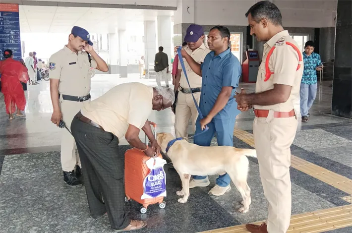 నార్కోటిక్ డాగ్‌తో విస్తృత తనిఖీలు