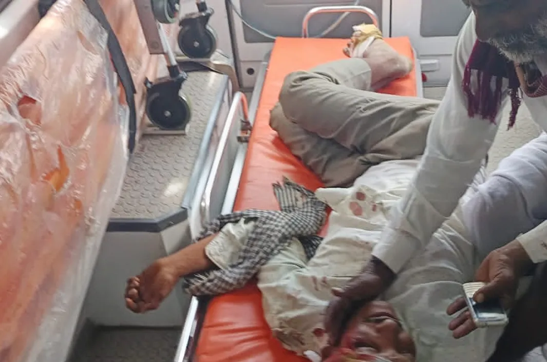 బైక్ అదుపుతప్పి వ్యక్తికి తీవ్ర గాయాలు