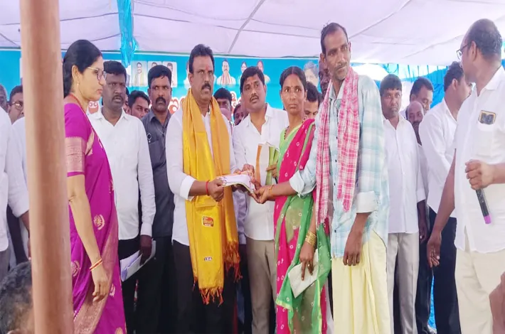 బీఆర్‌ఎస్‌ పాలనలో విద్యా వ్యవస్థ భ్రష్టుపట్టింది