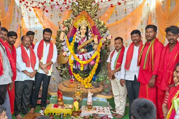 దుర్గమ్మ సన్నిధిలో ఎమ్మెల్యే!
