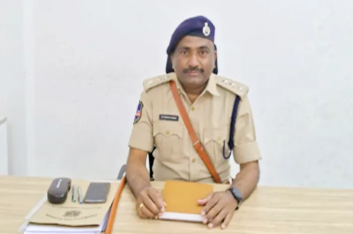 షాపింగ్ రద్దీ దృష్ట్యా ట్రాఫిక్ ఆంక్షలు