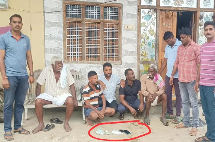 పేకాట స్థావరాలపై పోలీసుల మెరుపు దాడి