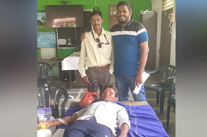 రక్తదాతలుగా టియూడబ్ల్యూజే జర్నలిస్ట్ లు 